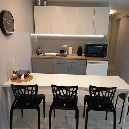 Self -contained Part Of A House With Garden Apartamento *