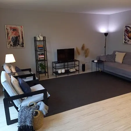 Self -contained Part Of A House With Garden Apartamento