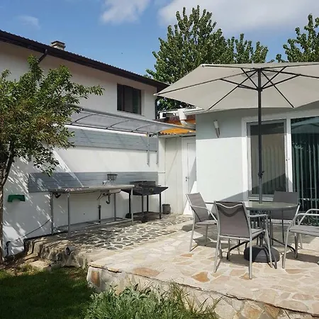 Apartament Self -contained Part Of A House With Garden Varna