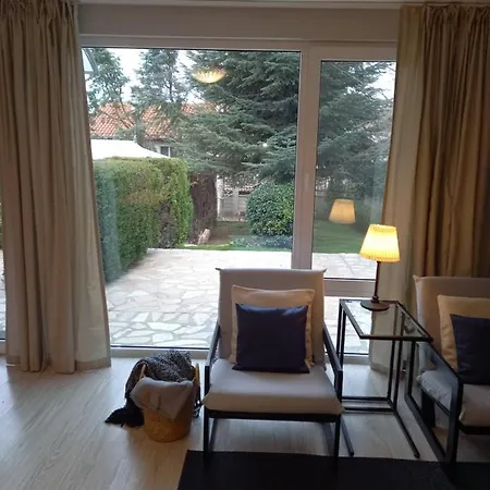 Self -contained Part Of A House With Garden * Βάρνα