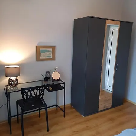 Self -contained Part Of A House With Garden شقة *