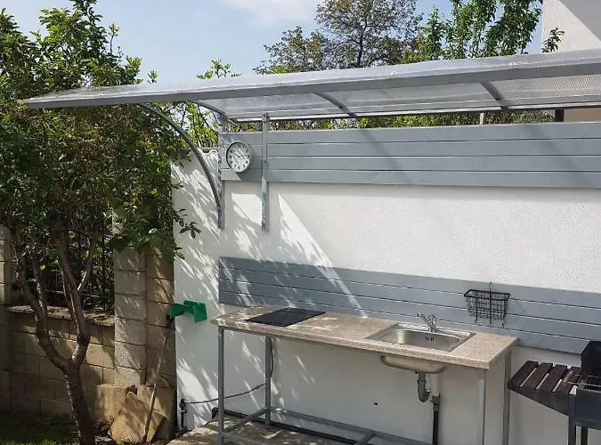 Lejlighed Self -contained Part Of A House With Garden *