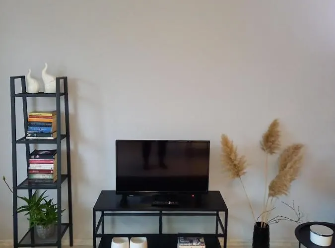 Self -contained Part Of A House With Garden فارنا