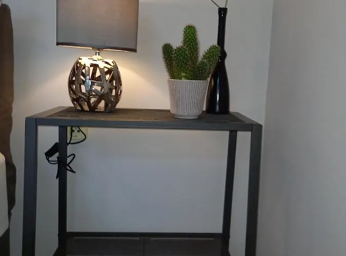Self -contained Part Of A House With Garden * فارنا