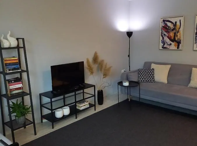 شقة Self -contained Part Of A House With Garden *